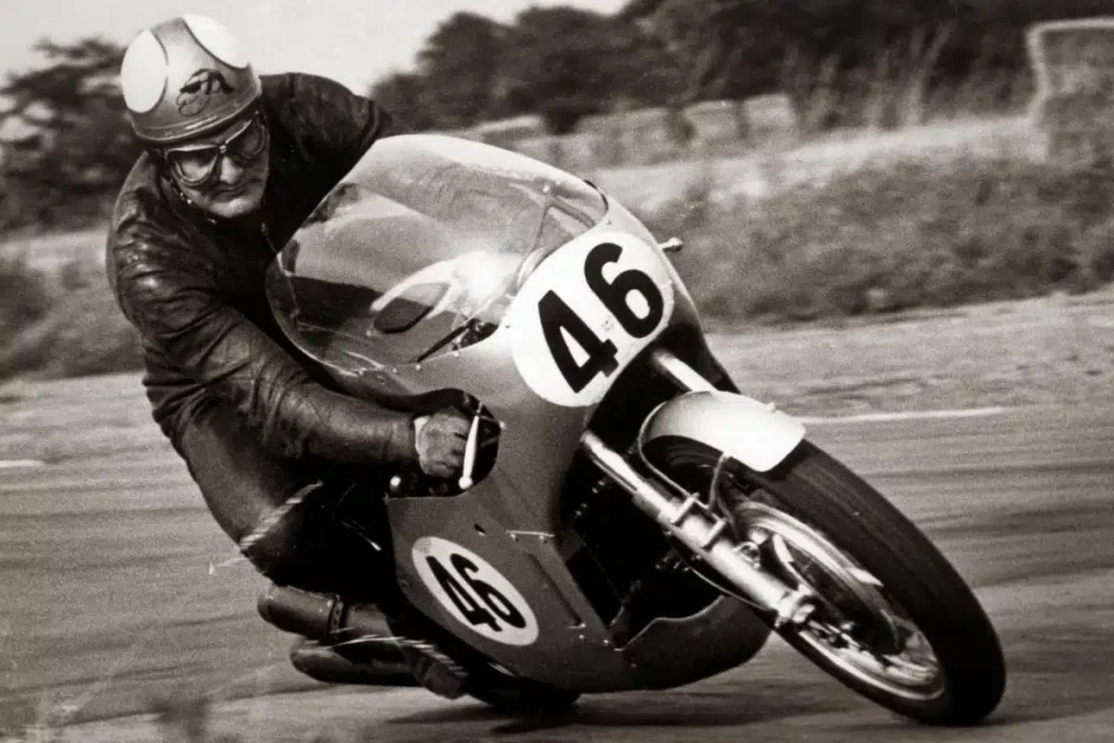 Mike Hailwood – 76 ครั้ง