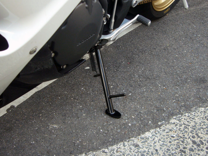 ขาตั้งมอไซค์ เรื่องเล็กที่แสนสำคัญ รู้ไว้จอดปลอดภัย ช่วยให้รถไม่ล้มง่าย