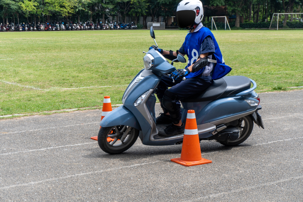 อายุเท่าไหร่ออกมอไซค์ได้ และอายุเท่าไหร่ถึงจะมีใบขับขี่ได้