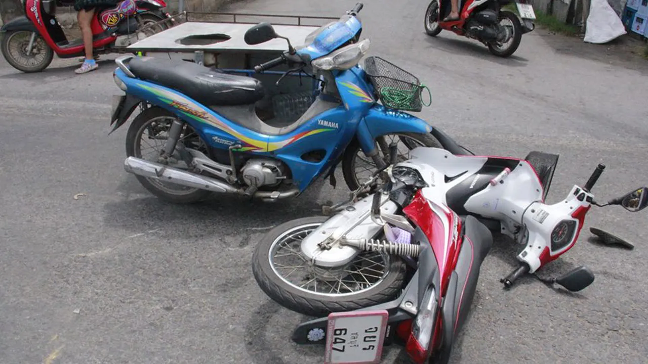 มอเตอร์ไซค์ชน