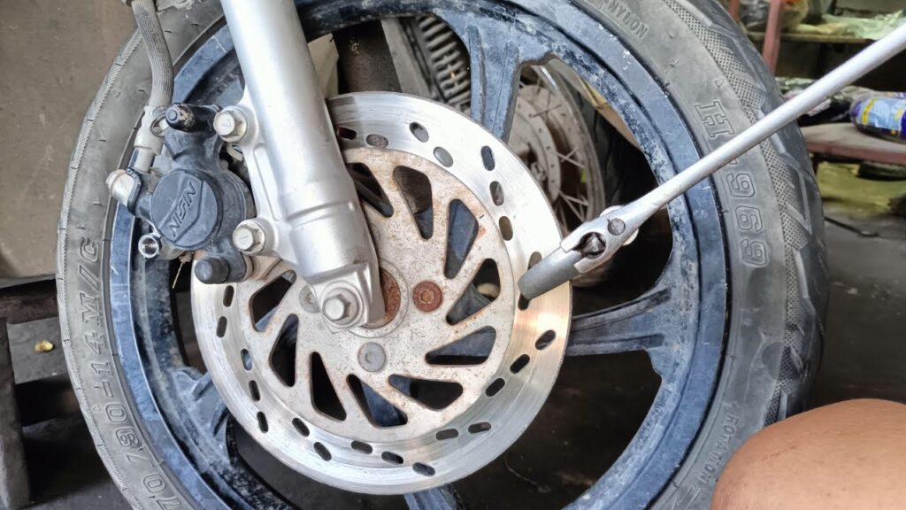 ค่าใช้จ่ายการซ่อม จานเบรคเป็นร่อง