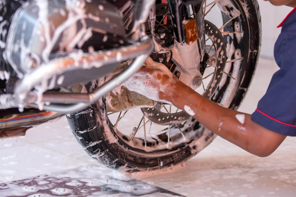 ข้อควรระวังในการ ล้างห้องเครื่องมอเตอร์ไซค์
